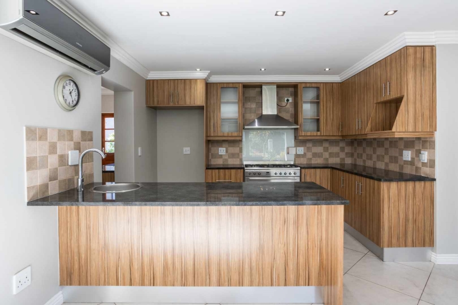 To Let 3 Bedroom Property for Rent in Val De Vie Estate Western Cape